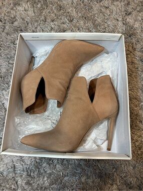 Steve Madden Tan Pointed Toe Stiletto Ankle Boots